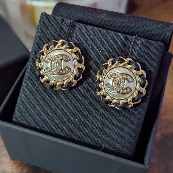 Chanel Black Pearl REV Earrings Studs - Picture 1 of 2